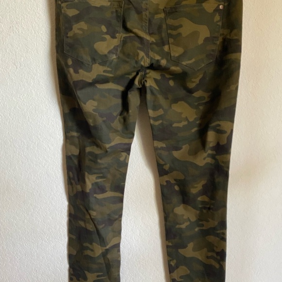 Judy Blue Camouflage Distressed Mid Rise Stretch Skinny Y2K Army Jeans 15/32 - Picture 9 of 13